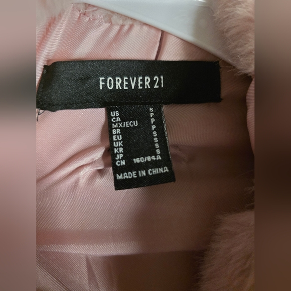 Forever 21 Pink Faux Fur Cropped Coat Size Small - Picture 3 of 8